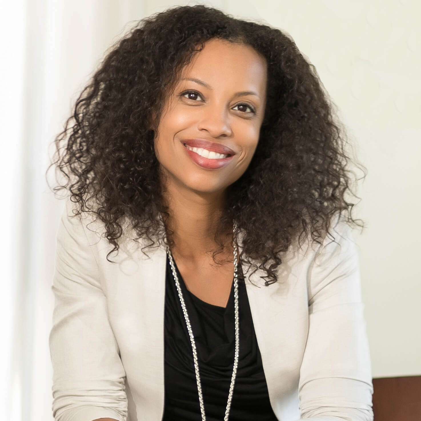 Laura Hodges Headshot